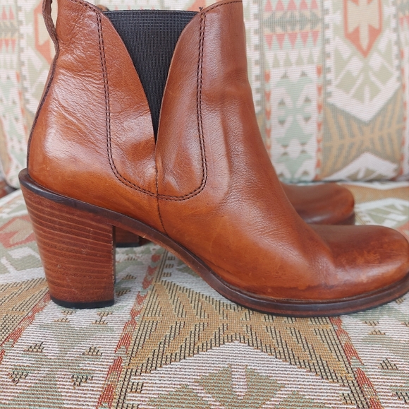 Boemos Chelsea Ankle Leather Booties Size 6 or 36 Made in Italy - Picture 2 of 10